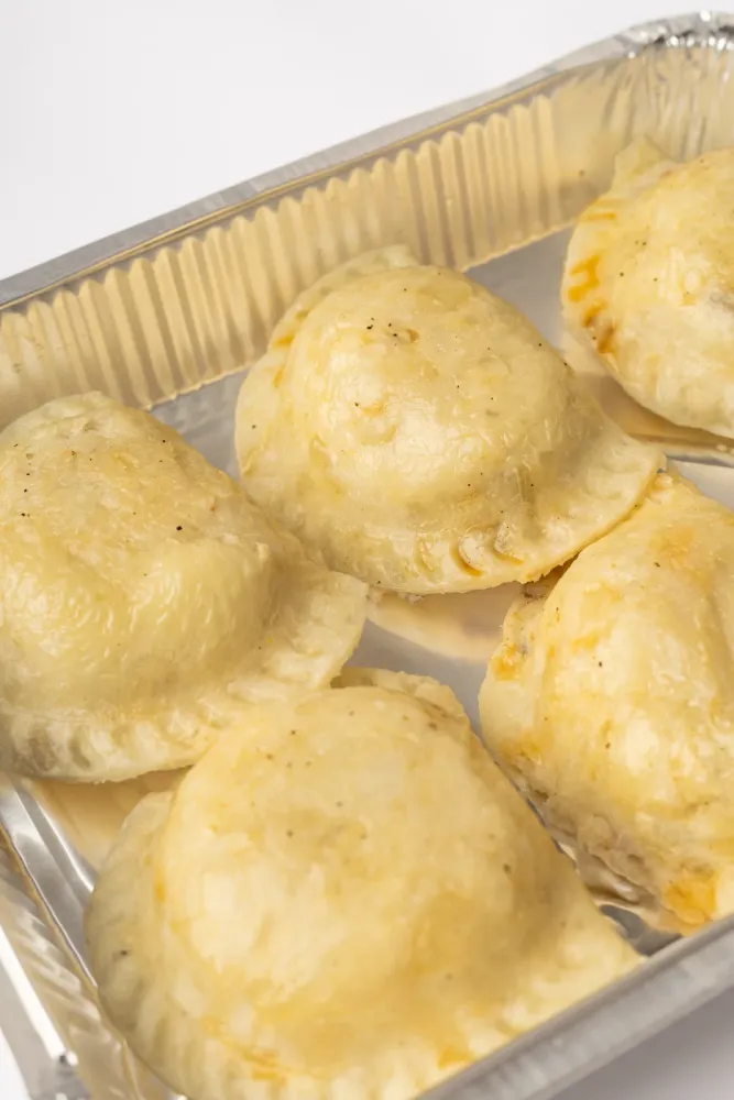 Empanada  mandioca casera huevo bandeja 6