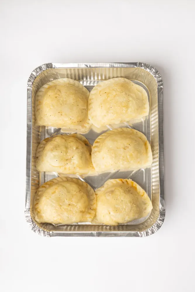Empanada  mandioca casera c/Grasa de cerdo bandeja de 6